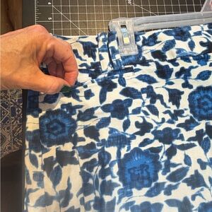 1/2 off bundles 3+ Lane Bryant Allie 20 Blue and White Floral Women capri pants
